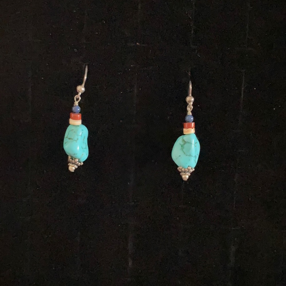 Vintage dangling piercing earrings. E3